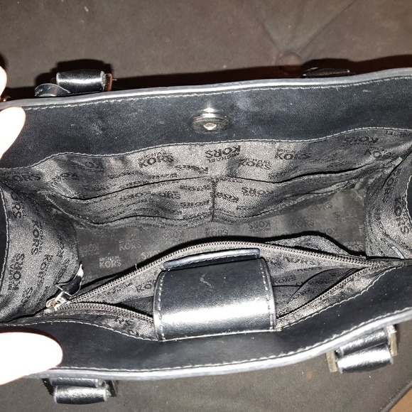 ❌️SOLD❌️Michael Kors Handbag/Crossbody - Picture 5 of 5